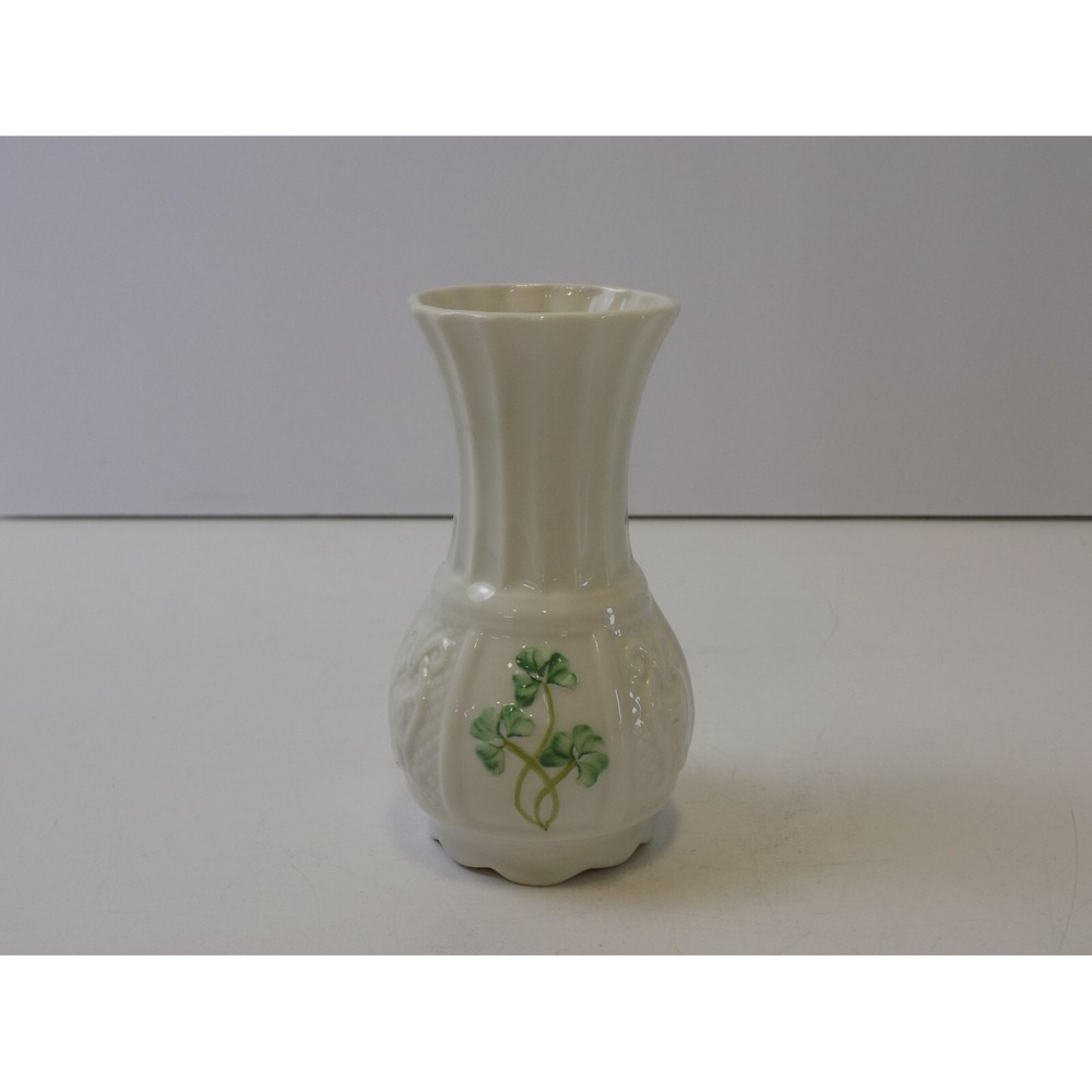 BELLEEK IRELAND Vintage 5" porcelain figurine SHAMROCK FLOWER BUD VASE Nadine - Picture 8 of 16